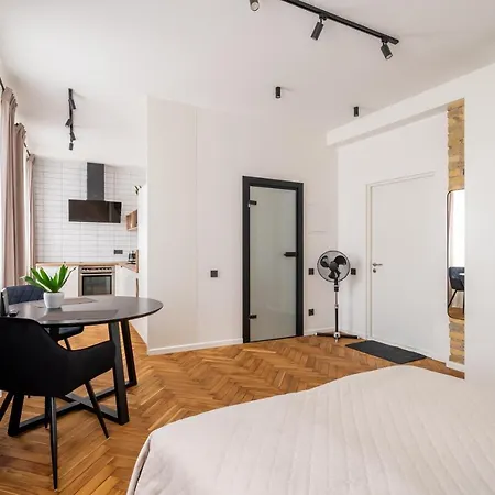 Mucenieku Old Town Bright