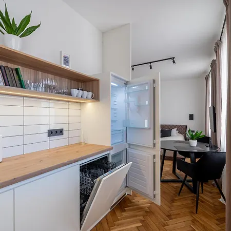 Mucenieku Old Town Bright *