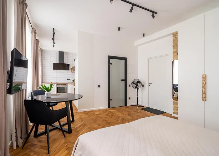 Mucenieku Old Town Bright