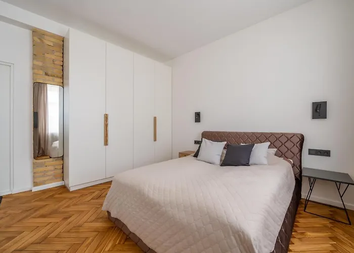 Mucenieku Old Town Bright