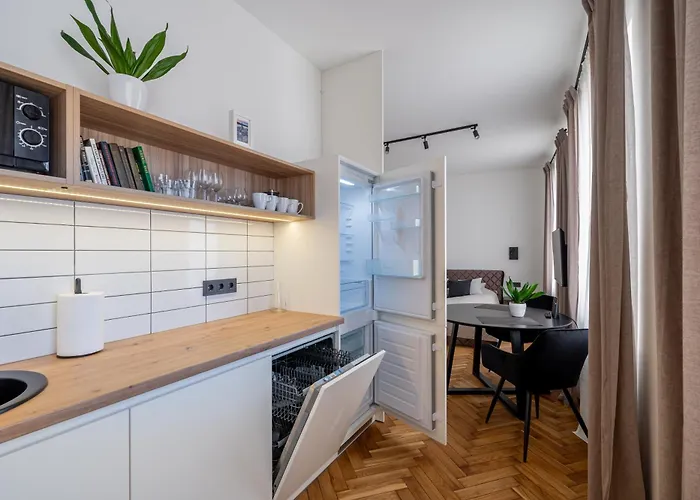 Mucenieku Old Town Bright *